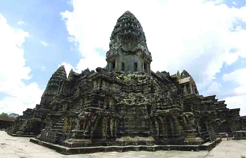 31 - Camboya - Angkor - templo de Angkor Wat - santuario central - panoramica